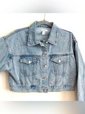 Forever 21 cropped jean jacket light wash embellished rhinestone size medium